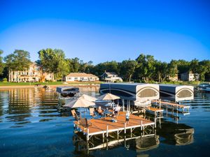 Image post by @lakecountrybarge on Facebook