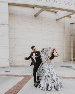 Image post by @thismodernlovephoto on Instagram