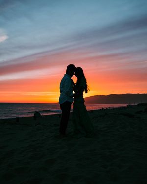 Image post by @thismodernlovephoto on Instagram