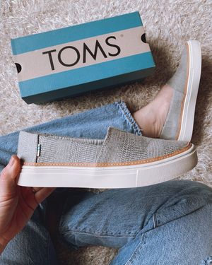Image post by @dsw on Instagram