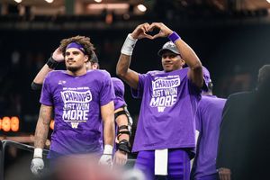 Image post by @UW_Football on Twitter/X