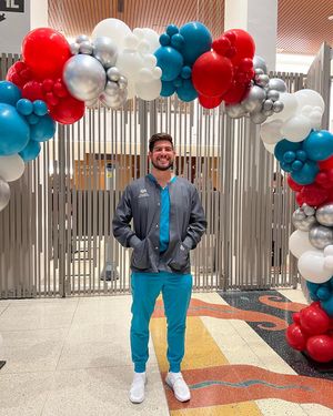 Image post by @unmlobofb on Instagram
