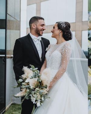 Image post by @thismodernlovephoto on Instagram