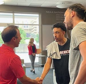Image post by @unmlobombb on Instagram