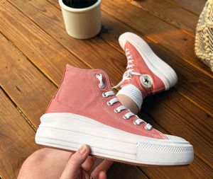 Image post by @dsw on Instagram