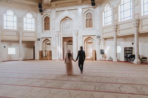 Image post by @thismodernlovephoto on Instagram