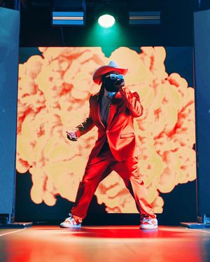 Image post by @thewarfield on Instagram