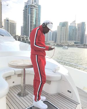 Image post by @floydmayweather on Instagram