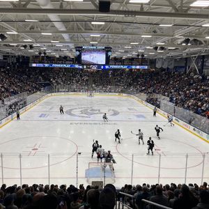 Image post by @everythingcollegehockey on Instagram