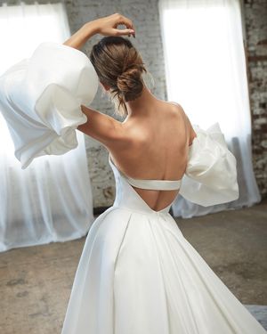 Image post by @theknot on Instagram