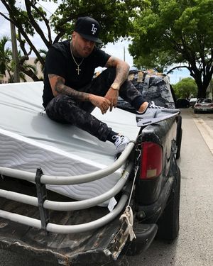 Image post by @nickyjam on Instagram