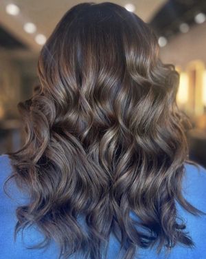 Image post by @studiovasi_salon on Instagram