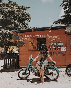 Image post by @belowthesamesun on Instagram