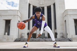 Image post by @auprohoops on Instagram