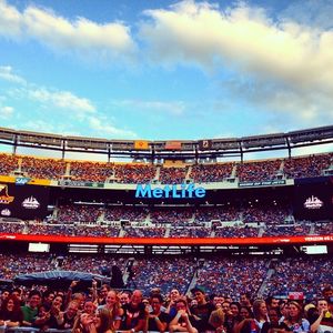 Image post by @metlifestadium on Instagram