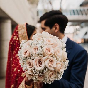 Image post by @thismodernlovephoto on Instagram