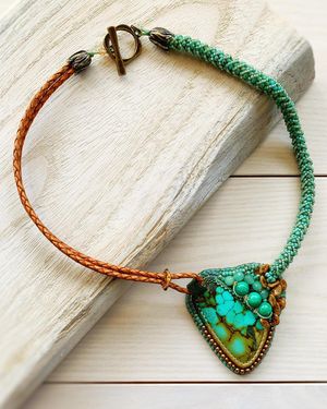 Image post by @beadcache on Instagram