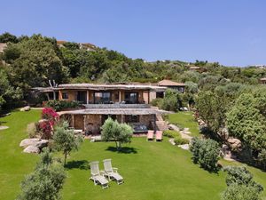 Image post by @christiesrealestate on Instagram