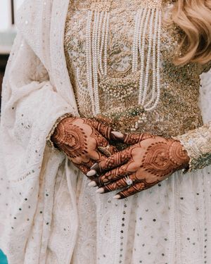 Image post by @thismodernlovephoto on Instagram