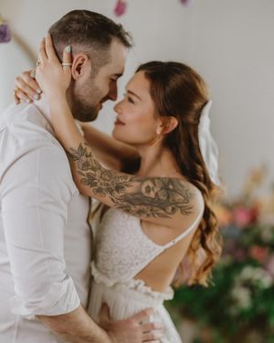 Image post by @thismodernlovephoto on Instagram