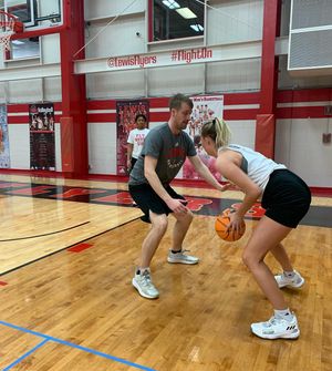 Image post by @lewiswbball on Instagram