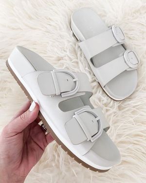 Image post by @dsw on Instagram