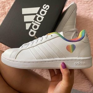 Image post by @dsw on Instagram