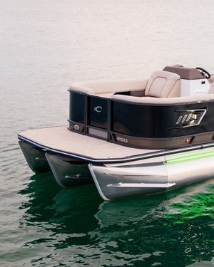 Image post by @crestpontoonboats on Instagram