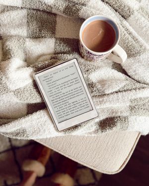 Image post by @blondiereads_ on Instagram