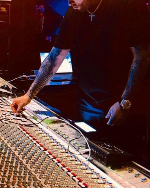 Image post by @nickyjam on Instagram