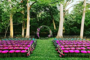 Image post by @thebloombartx on Instagram