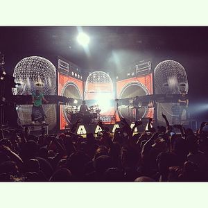 Image post by @thewarfield on Instagram