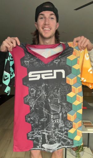 Image post by @EsportsCloset on Twitter/X