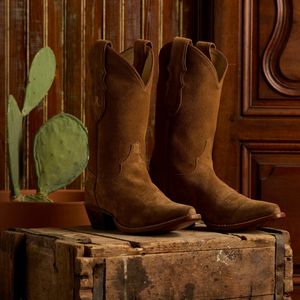 Image post by @justinboots_ on Instagram