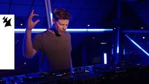 Video post by @armadamusictv on YouTube