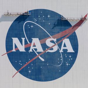 Image post by @nasaartemis on Instagram