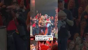 Video post by @extratv on YouTube