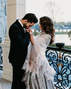Image post by @thismodernlovephoto on Instagram