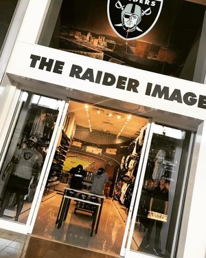 Image post by @theraiderimage on Instagram