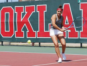 Image post by @ou_wtennis on Instagram
