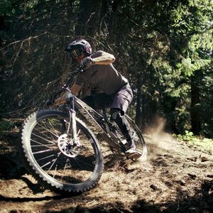 Image post by @foxmtb on Instagram