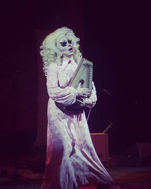 Image post by @shakeygraves on Instagram
