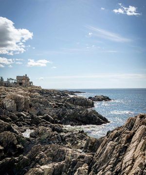 Image post by @themainemag on Instagram