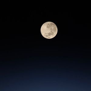 Image post by @nasaartemis on Instagram