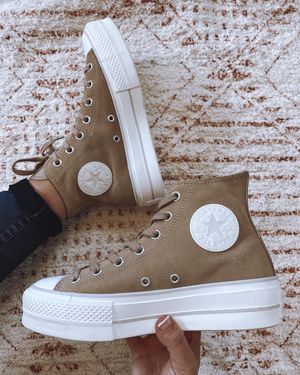 Image post by @dsw on Instagram