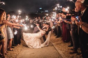 Image post by @thismodernlovephoto on Instagram