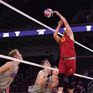 Image post by @uscmensvolley on Instagram