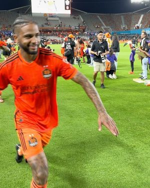 Video post by @houstondynamo on Facebook