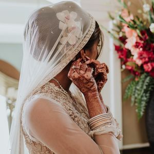 Image post by @thismodernlovephoto on Instagram
