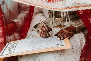 Image post by @thismodernlovephoto on Instagram